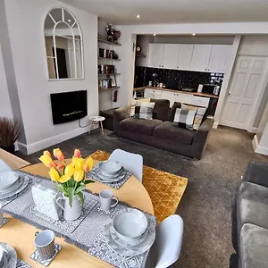 Sandalwood - By The Sea Apartment