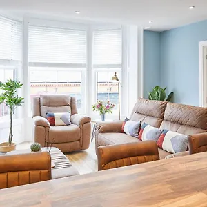 Host & - Seaside Apartment